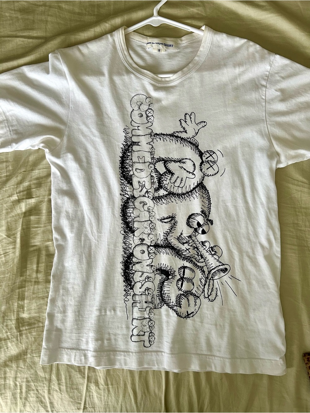 Comme Des Garcons CDG x KAWS Big Graphic Graffiti Celebration Text Logo Tee Sz M